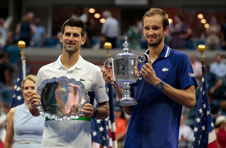 Khachanov: Tsitsipas should ask Medvedev how to defeat Djokovic - Photo 1