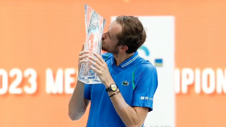 Medvedev lowered Sinner after 2 sets, champion Miami Open 2023 - Photo 2