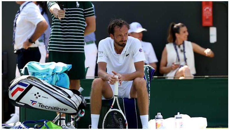 Medvedev is eliminated early in all 3 Grand Slam 2025, the risk of falling deep in the ATP - Photo 2