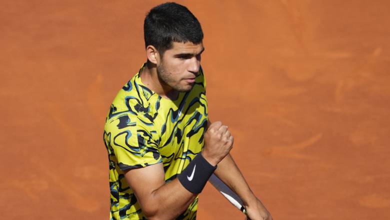 Alcaraz and Tsitsipas win tickets to the quarterfinals of Barcelona Open 2023 - Photo 1
