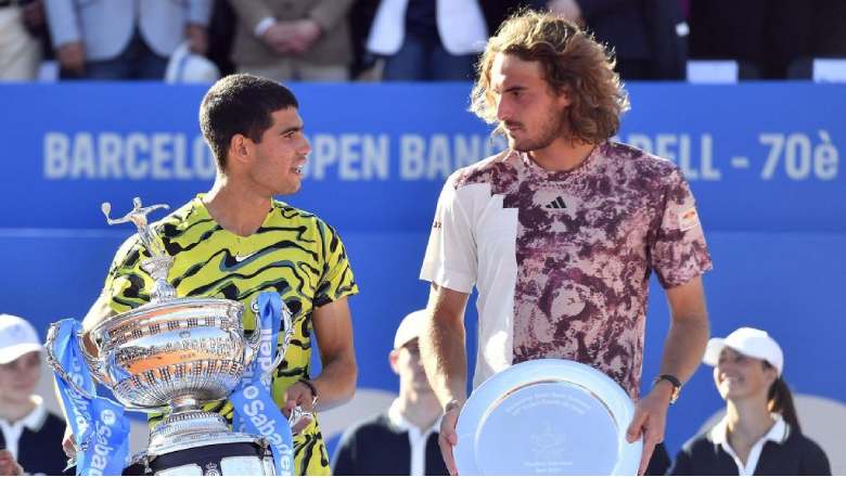 Alcaraz won easily Tsitsipas, successfully defended the Barcelona Open champion - Photo 1