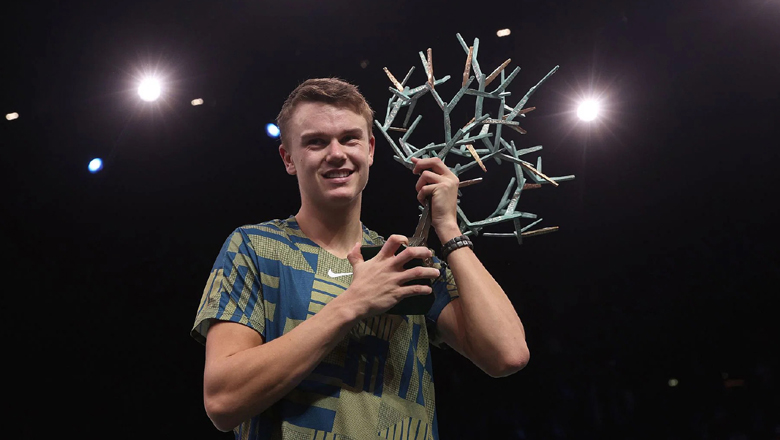 Holger Rune set an impressive record, reaching the top 10 ATP after the Paris Masters championship - Photo 1