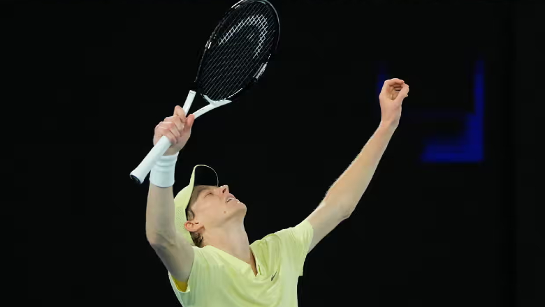 Jannik Sinner lower Zverev, successfully defending the Australian Open championship - Photo 1