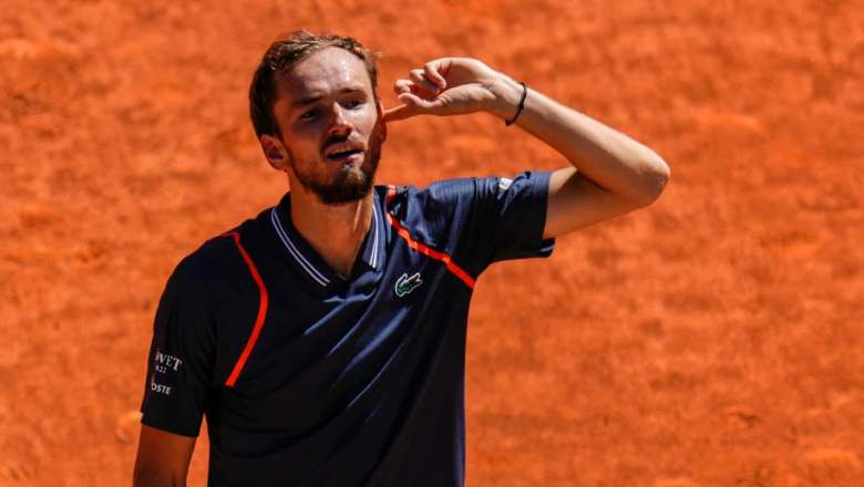Medvedev and Tsitsipas are present in the fourth round of Madrid Open 2023 - Photo 1