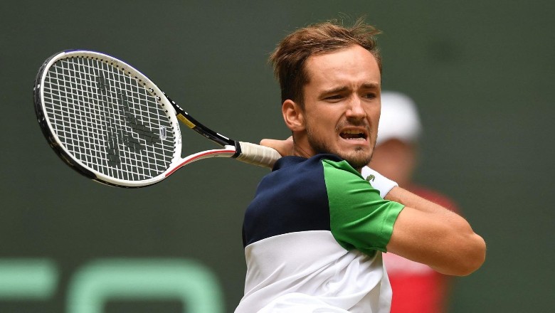 Medvedev and Tsitsipas started smoothly at Mallorca Open - Photo 1