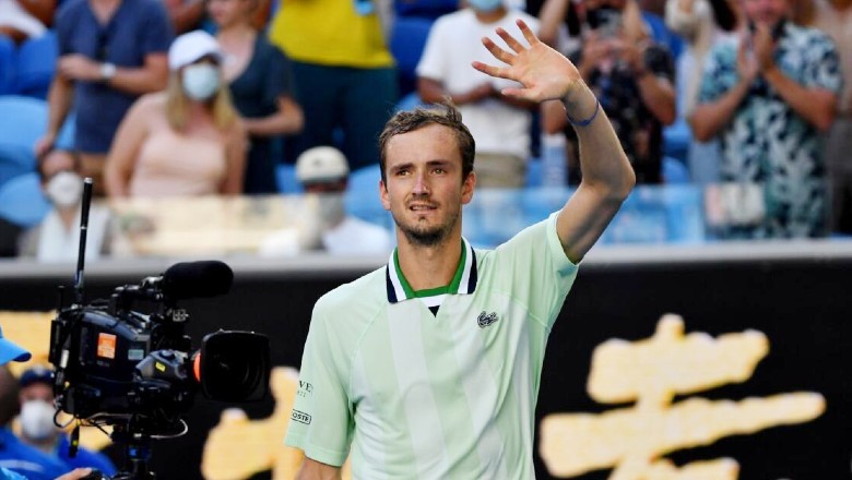 Medvedev and Tsitsipas win tickets to the 4th round of Australia expanded 2022 - Photo 1