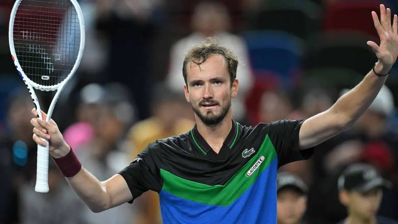 Medvedev in the second round of Australia expands thanks to the opponent to give up, Tsitsipas successfully - Photo 1