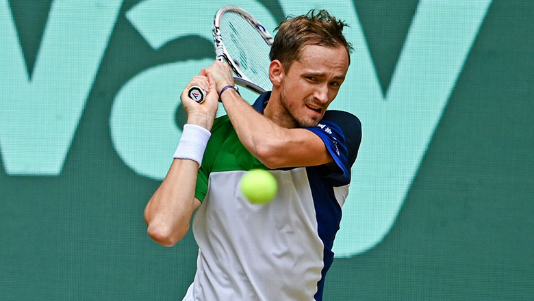 Medvedev lost 2 sets, eliminated from the Mallorca Open quarterfinals - Photo 1