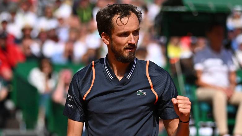 Medvedev saves 2 match point, upstream Zverev in the third round of Monte Carlo - Photo 1