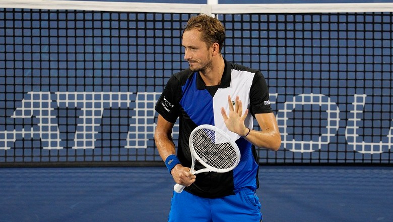 Tennis schedule on August 19: Medvedev meets Shapovalov, Alcaraz fighting Cilic - Photo 1