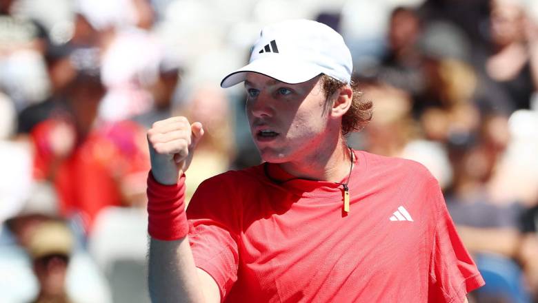 Tsitsipas lost 20 -year -old player in round 1 Australia expanded 2025 - Photo 2