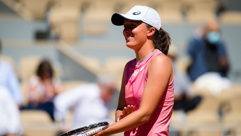 Judges Roland Garros Tennis Women today 3/6: Barty meets Linette, Swiatek Dau Peterson - Photo 4