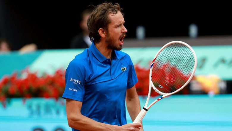Medvedev in the quarterfinals of Madrid Open 2025, Zverev is quickly eliminated - Photo 2