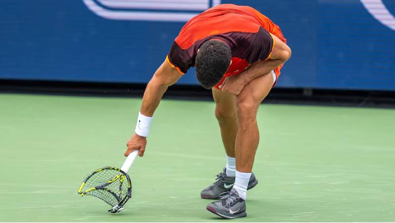 Alcaraz smashed the racket when losing to Monfils in the second round of Cincinnati Open - Photo 2