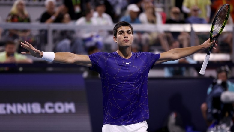 'Little Nadal' Alcaraz lower Tsitsipas after 2 sets, in the quarterfinals of Miami Open 2022 - Photo 1