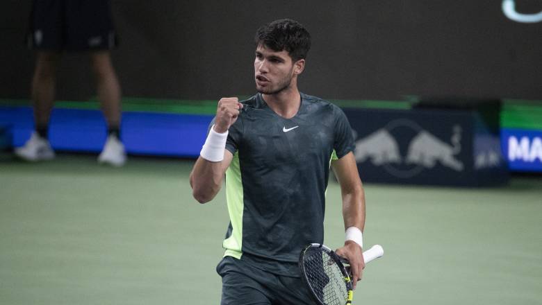 Alcaraz won tickets to the 4th round of Shanghai Masters, Tsitsipas was eliminated early - Photo 1