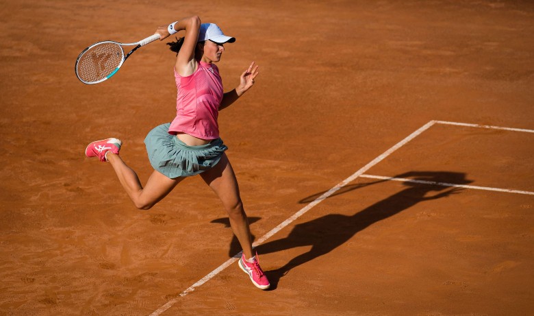 Iga Swiatek defeat Karolina Pliskova quickly and unbelievably fast in the final of Rome Masters 2021 - Photo 1