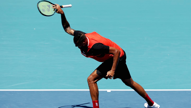Kyrgios smashed the racket again because he was not satisfied with the referee - Photo 2