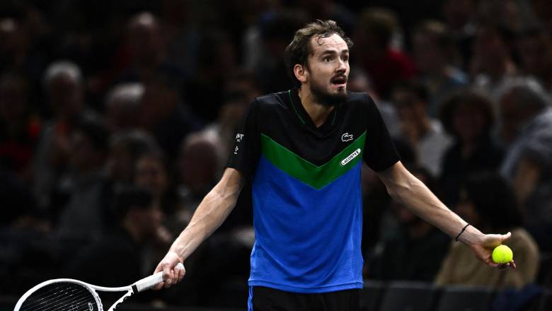 Medvedev Helps Alcaraz, eliminated from Paris Masters in the second round - Photo 1