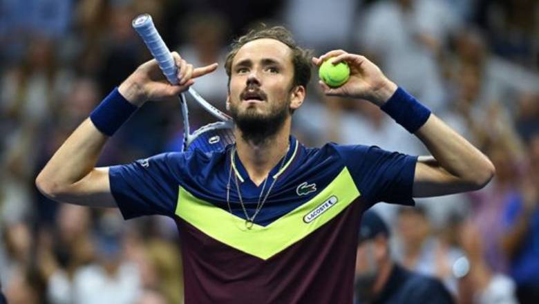 Medvedev launched favorable troops at Vienna Open, Zverev won the first ticket to the quarterfinals - Photo 1