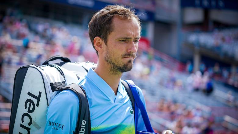 Medvedev lost shock in the second round of Cincinnati, running the disaster before the US Open - Photo 1