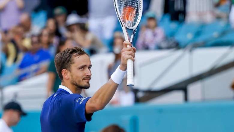 Medvedev wins Murray, winning tickets to the third round of Miami Open - Photo 1