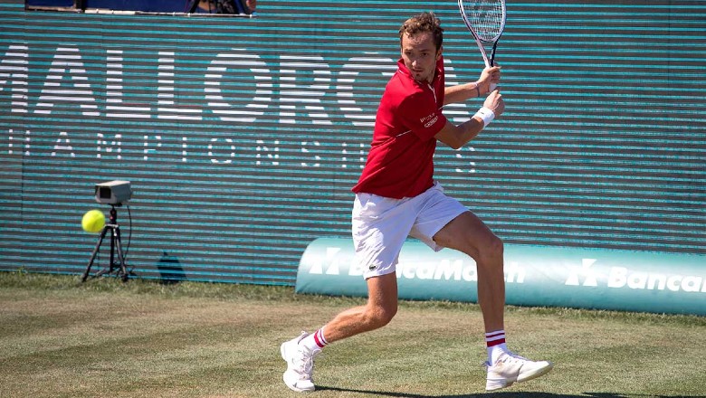 Overcoming a series of seeds, Medvedev first entered the Finals of the Grass - Photo 1