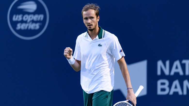 Winning 56 minutes, Medvedev won tickets to the Rogers Cup final - Photo 1